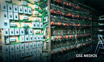 Desmantelan granja clandestina de criptomonedas en Puebla
