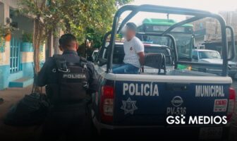 Detienen a degenerado por 'manosear' a una mujer en el transporte público en Puerto Vallarta