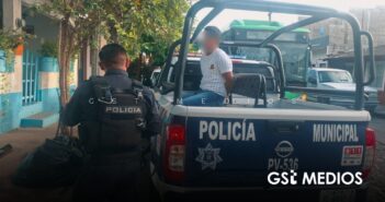 Detienen a degenerado por ‘manosear’ a una mujer en el transporte público en Puerto Vallarta