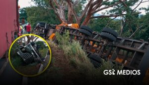 Se registra volcadura de tractocamión en la Autopista Tepic-Mazatlán