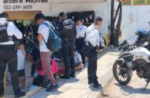 Dos menores en motocicleta atropellan a mujer con su hija en colonia Coapinole