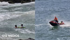 Fuerte oleaje complica salida de turista; Guardavidas y Bomberos acuden al rescate