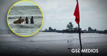 Bomberos intervienen para poner a salvo a un hombre en la playa Las Islitas