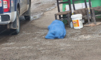 Mujer pierde la vida tras desplomarse frente a una taquería en Las Mojoneras