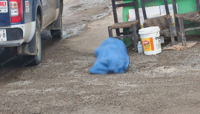 Mujer pierde la vida tras desplomarse frente a una taquería en Las Mojoneras