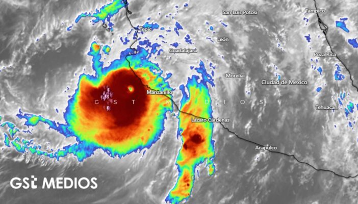 Huracán Simon, categoría 4, se ubica a 95 km de costas mexicanas