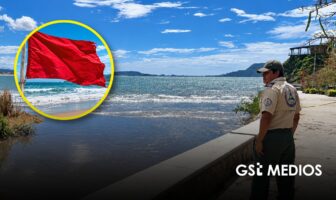 Todas las playas de Jalisco están en bandera roja por fuerte oleaje