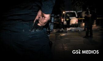 Detienen a cuatro policías por robo de celulares