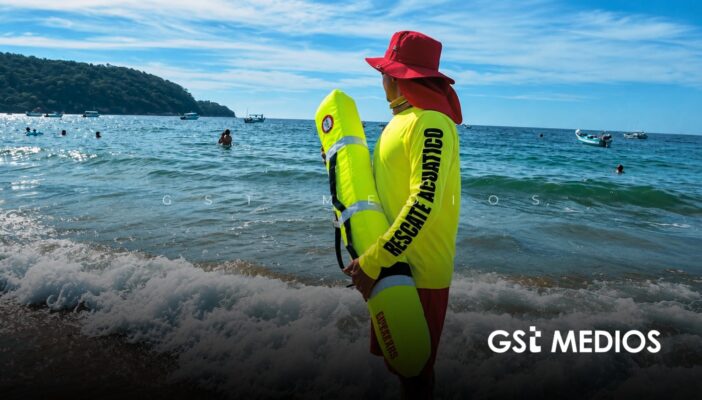 Playas de Compostela mantienen bandera amarilla