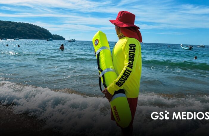 Playas de Compostela mantienen bandera amarilla