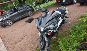 Motociclista resulta lesionado tras chocar contra un automóvil en Palma Real