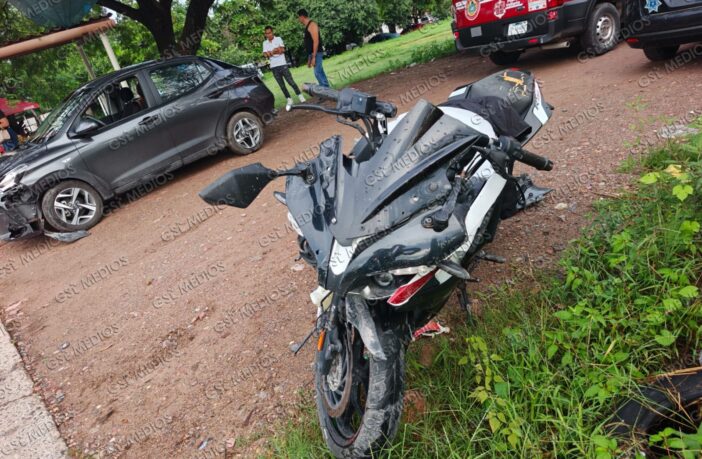 Motociclista resulta lesionado tras chocar contra un automóvil en Palma Real