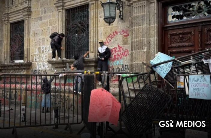 Condenan a más de 7 años de cárcel a Rafael "N" por robo de auto con violencia