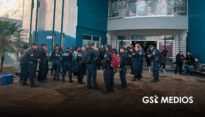 Policías de Tepic se manifiestan para exigir mejoras salariales
