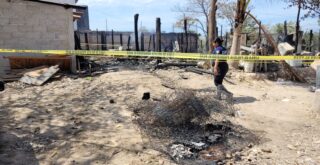 Incendio devasta 13 cabañas en Lomas de Enmedio y hallan cuerpo sin vida
