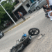 Motociclista impacta contra furgoneta en El Magisterio
