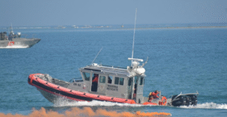 Marina halla embarcación en Sinaloa con 27 menores de edad procedentes de Chiapas