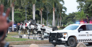 Vuelca patrulla de la Guardia Nacional en Fluvial Vallarta