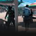 Detienen a sujeto tras desnudarse en la playa de Rincón de Guayabitos