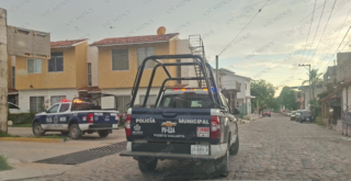 Sujetos armados roban vehículo y asaltan en Ixtapa