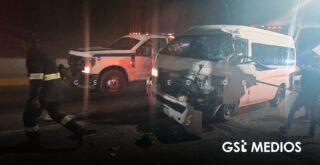 Accidente en el túnel grande de Vallarta deja a un conductor prensado