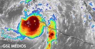 Huracán Simon, categoría 4, se ubica a 95 km de costas mexicanas